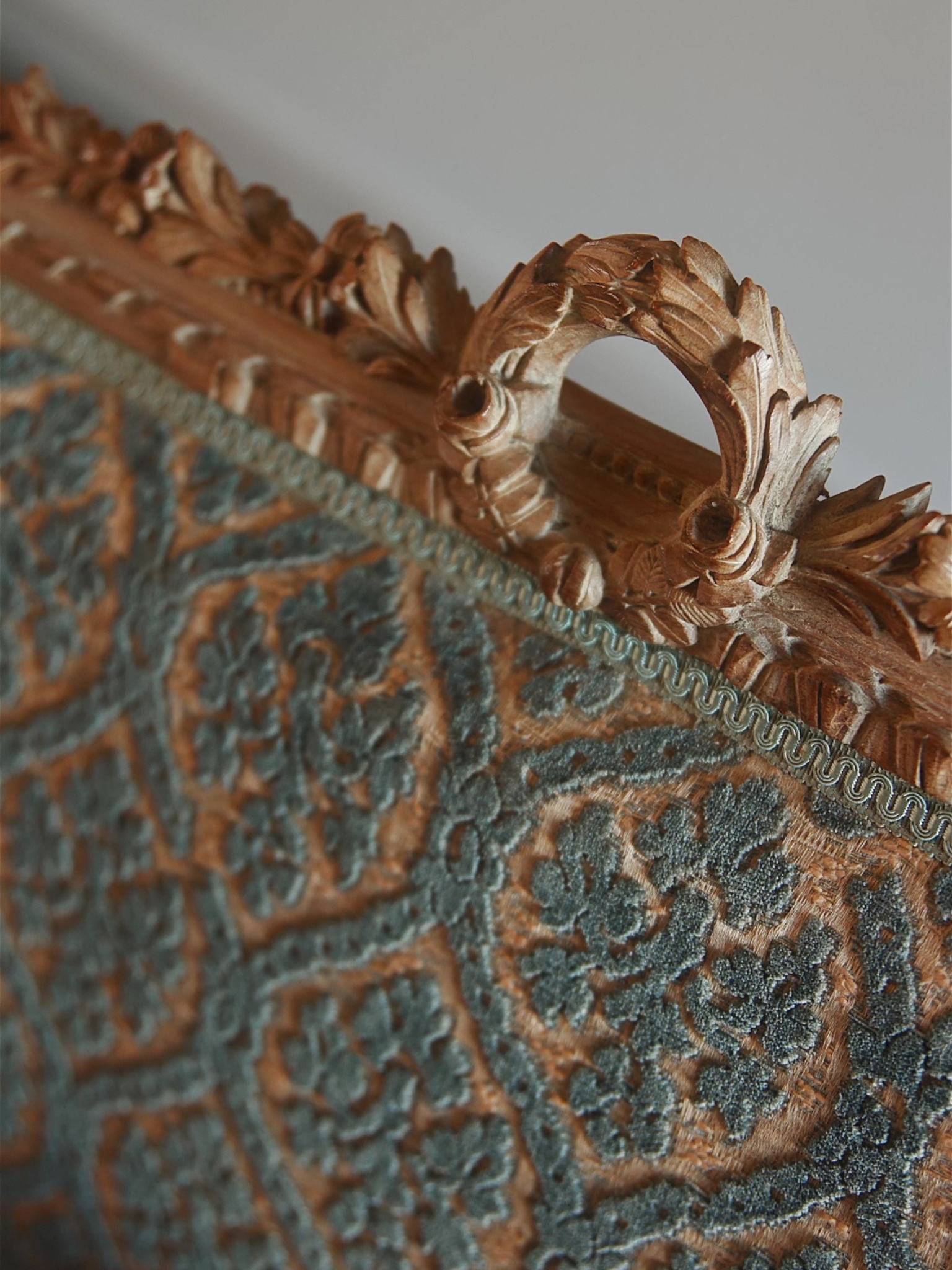 19th Century French Louis XVI Carved Settee