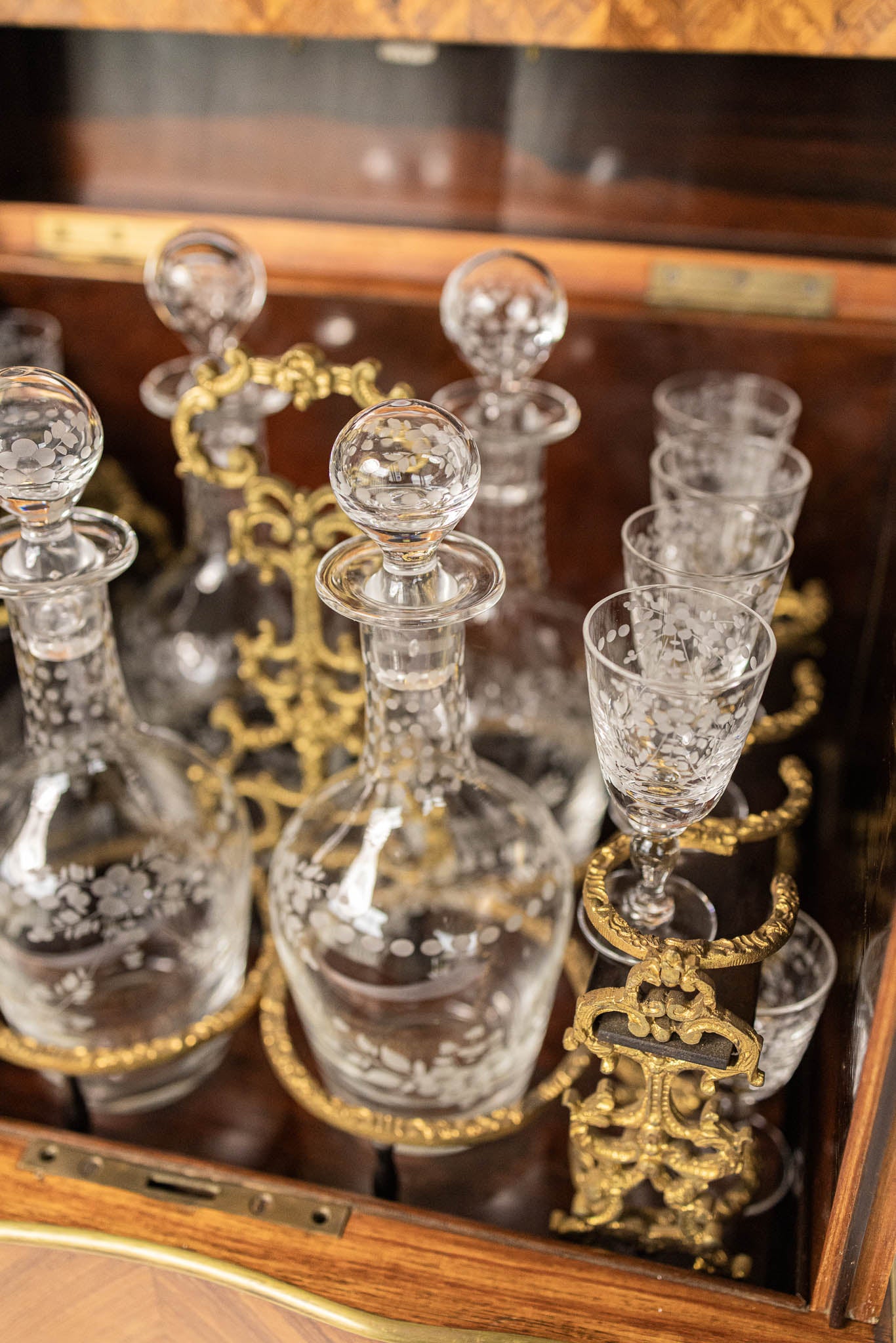 19th Century French Napoleon III Marquetry Tantalus Box with Etched Crystal Decanters