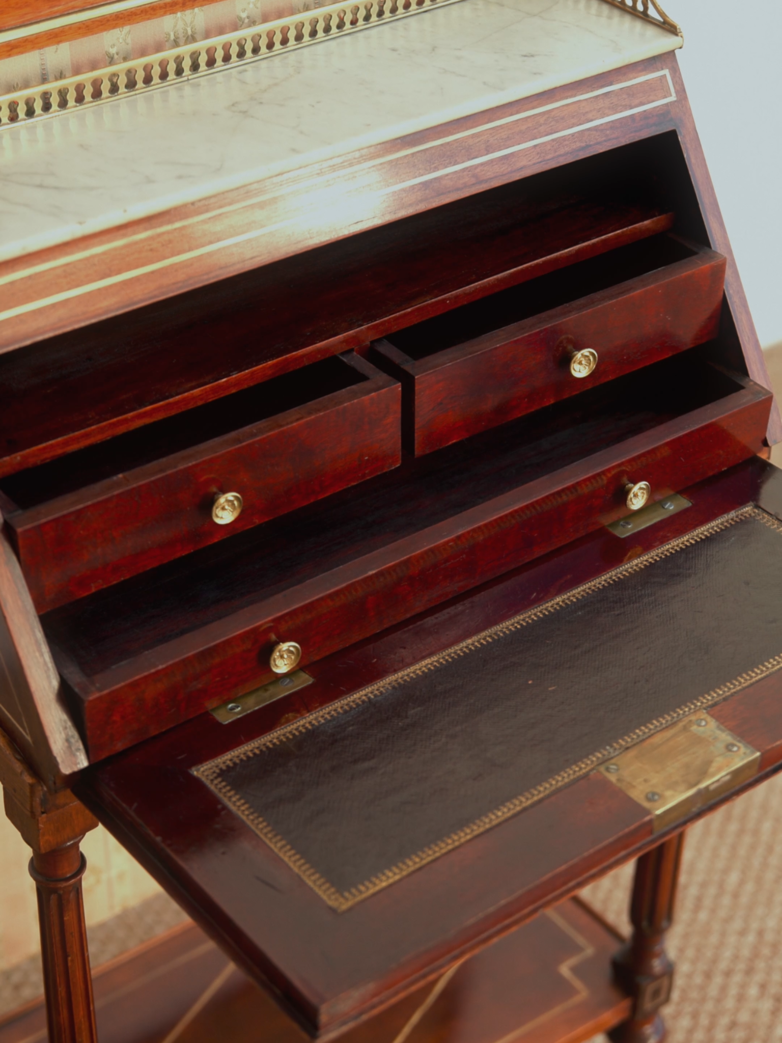 Louis XVI Marble-Top Secrétaire à Abattant