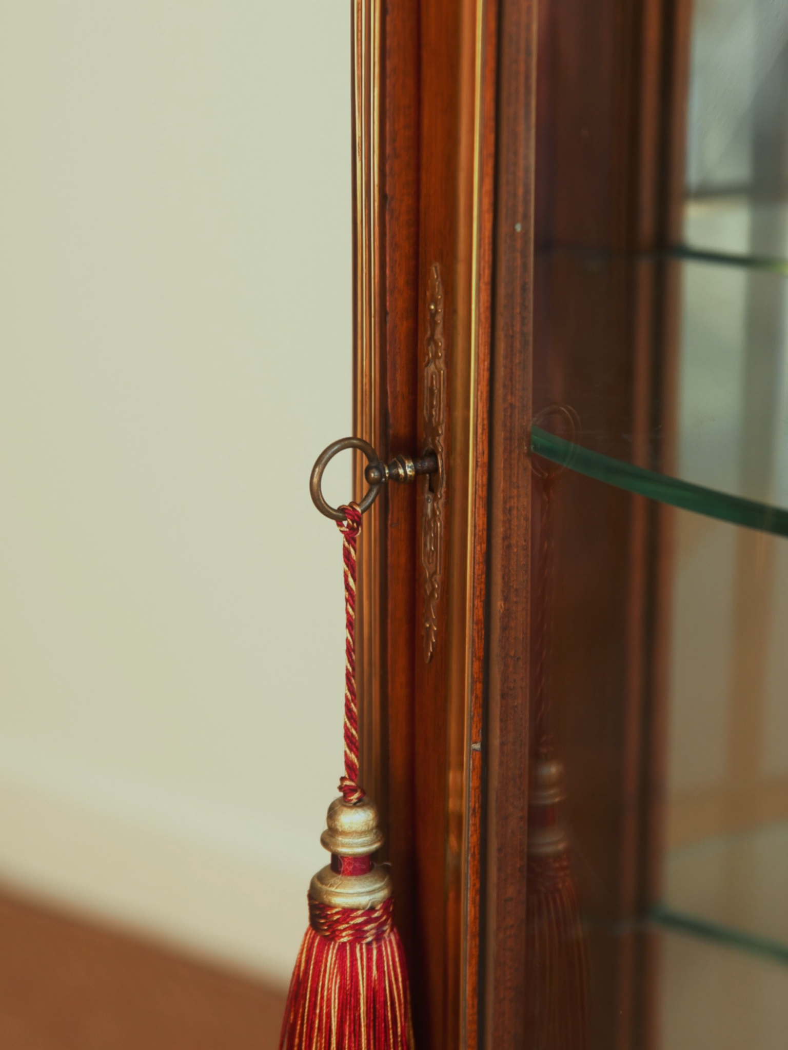 French Louis XVI Curved Vitrine With Rouge Marble Top