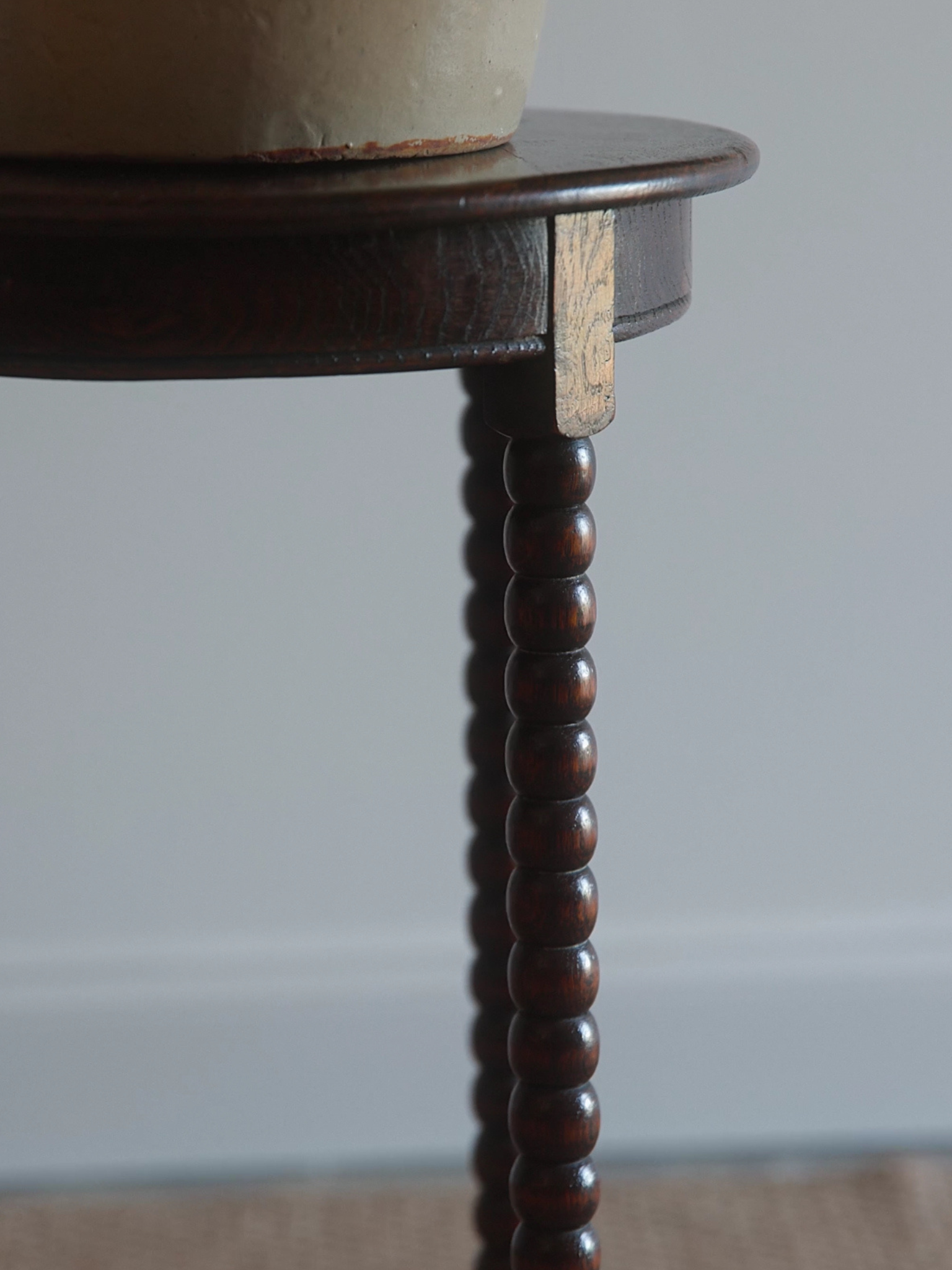 Early 20th-Century Bobbin-Leg Side Table with Tri-Stretcher Base