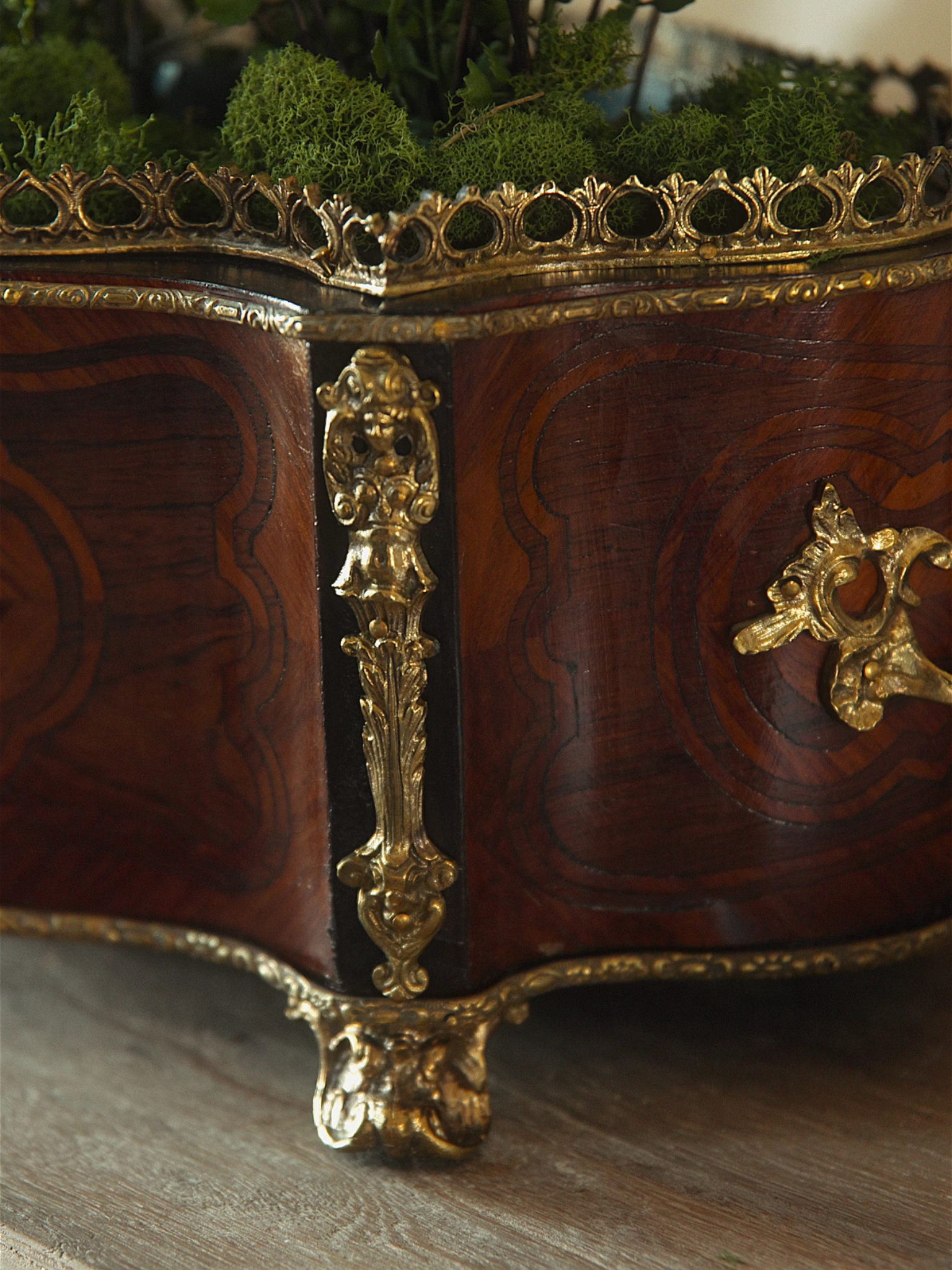 19th-Century Louis XV–Style French Marquetry Jardinière with Ormolu Mounts