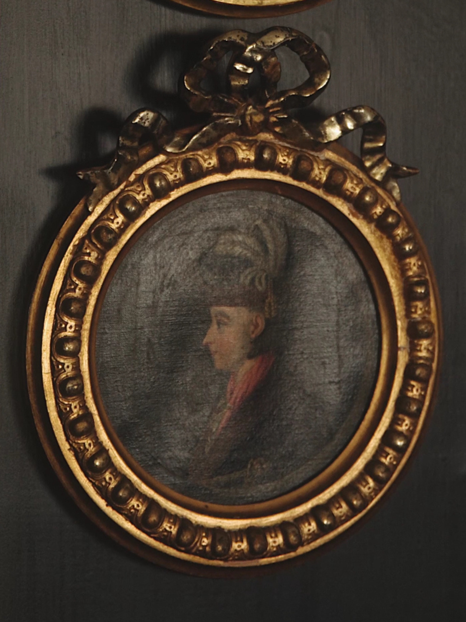 Pair of 18th-Century Prussian Portraits in Original Gilt Ribbon Frames – Geldern Family