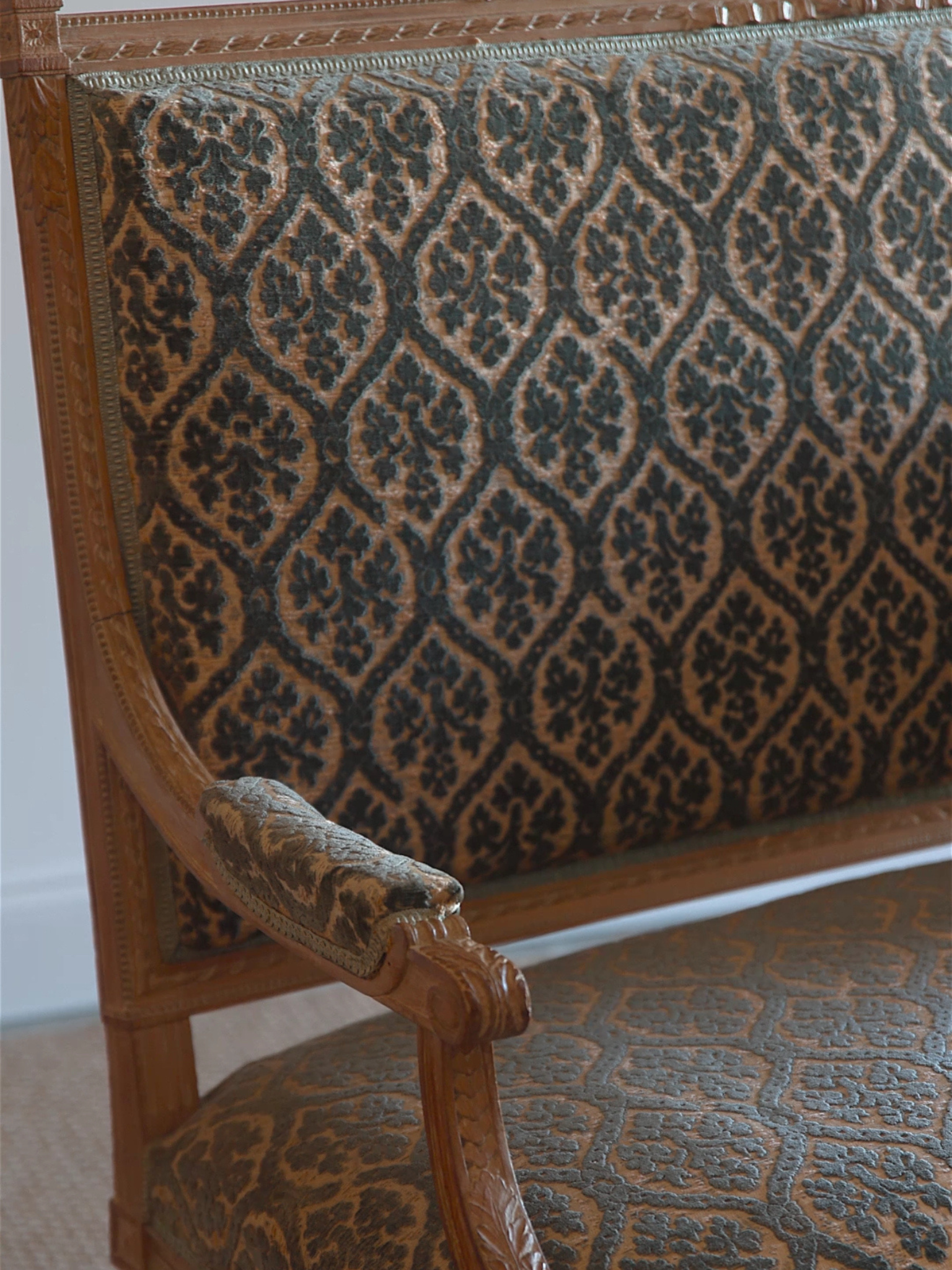19th Century French Louis XVI Carved Settee