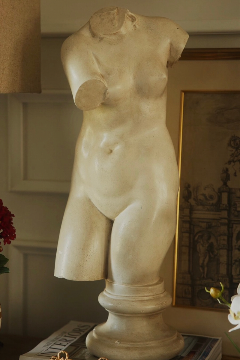 Late 19th - 20th C. Plaster Neoclassical Venus De Milo Statue