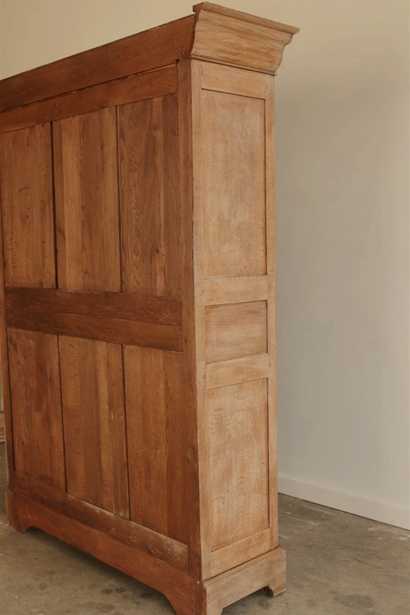 19th Century French Provincial Glazed Oak Cabinet with Paneled Sides