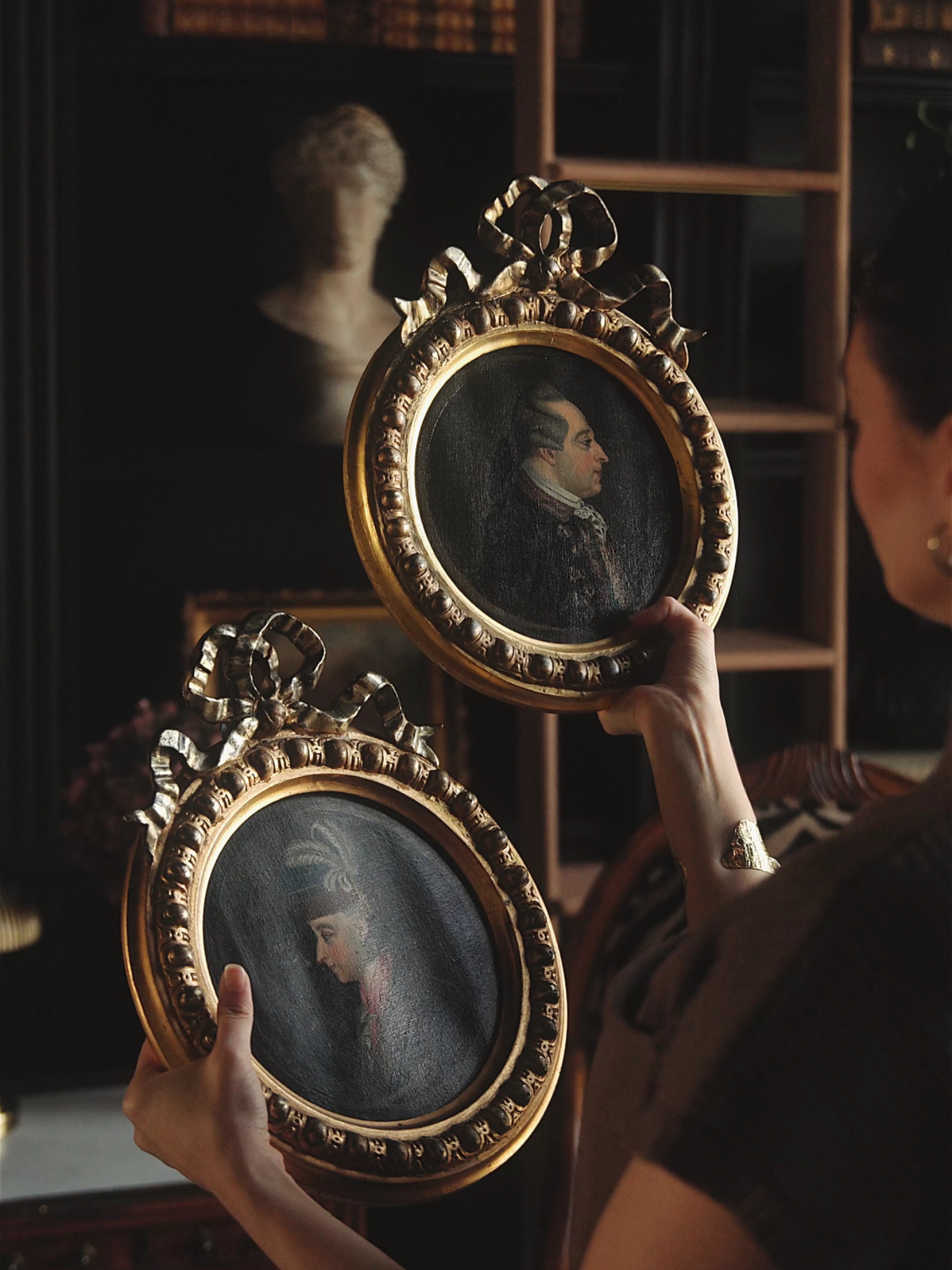 Pair of 18th-Century Prussian Portraits in Original Gilt Ribbon Frames – Geldern Family
