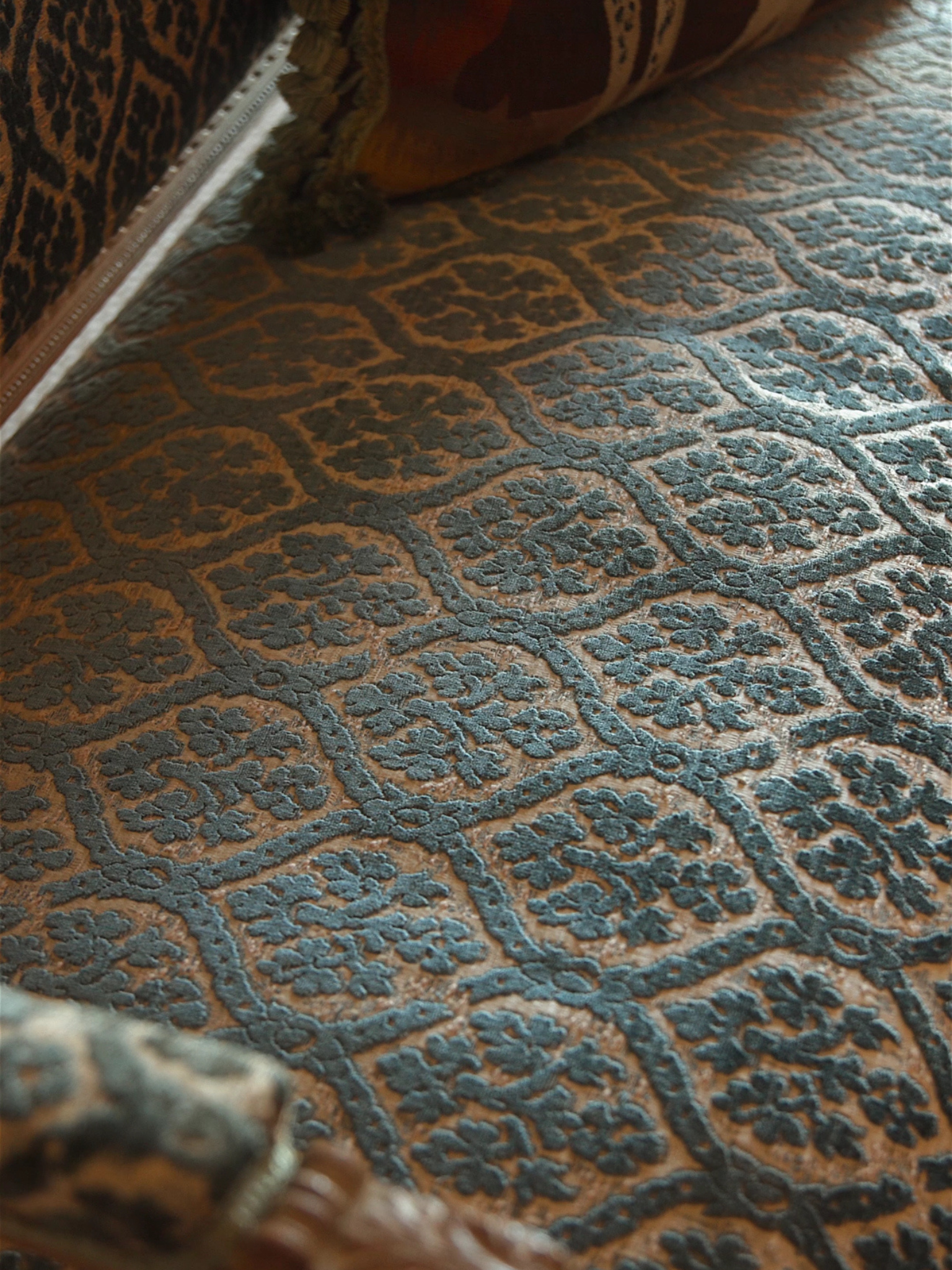 19th Century French Louis XVI Carved Settee