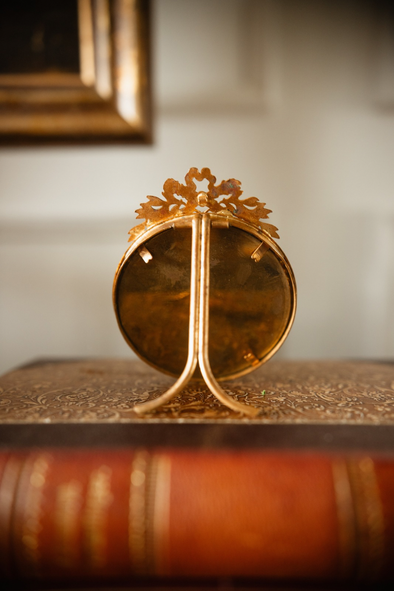 Louis XVI Circular Frame with Ribbon & Foliate Crest