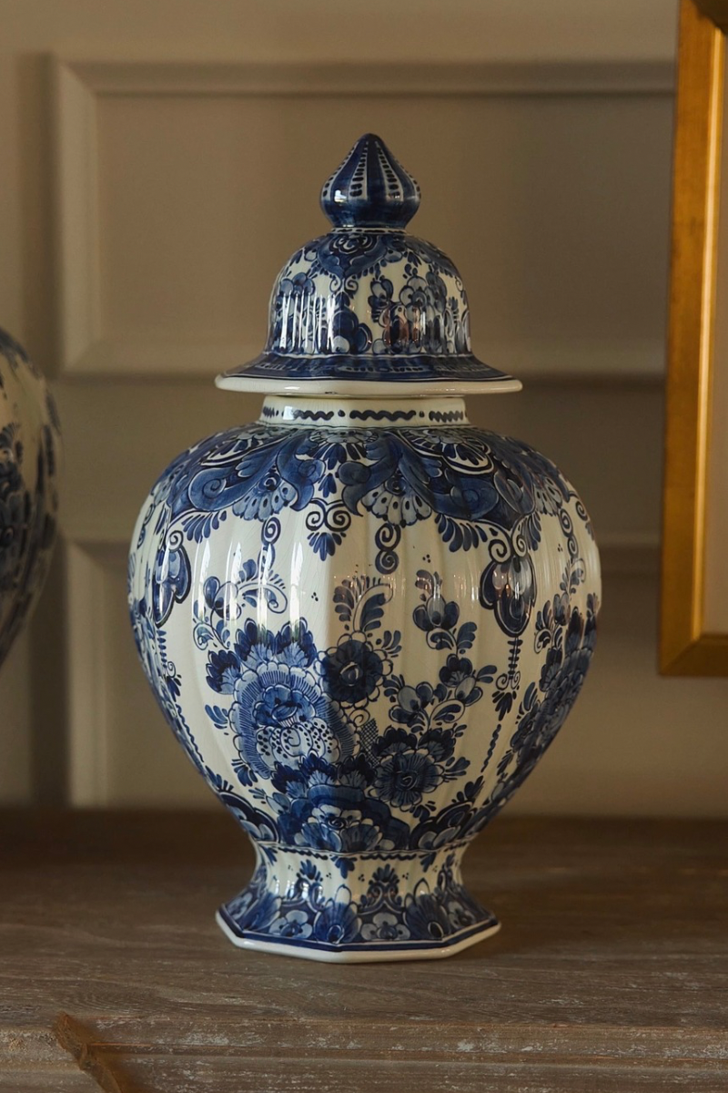 Mid-20th Century Dutch Hand-Painted Delft Blue & White Floral Lidded Ginger Jar