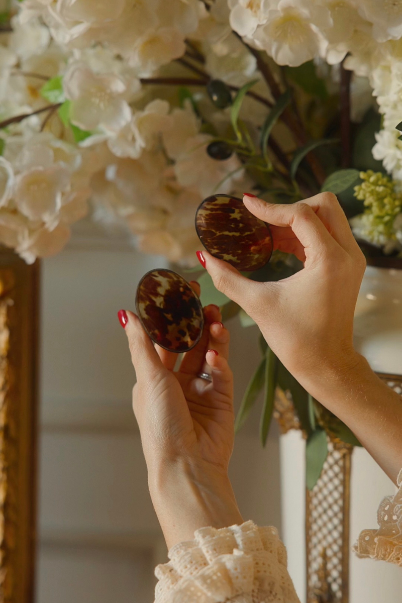 Oval Tortoiseshell Box with Lift-Off Lid