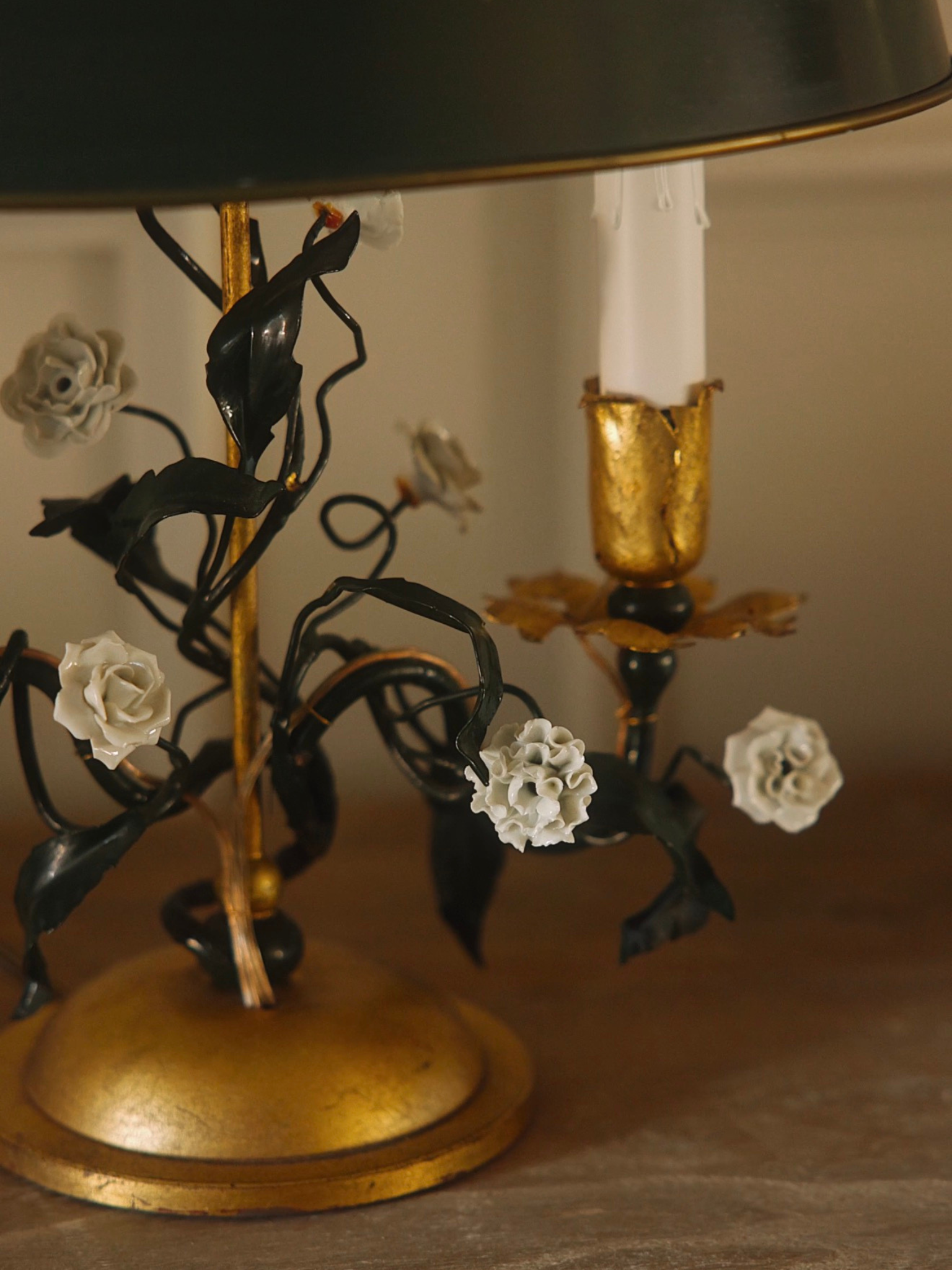 Early 20th Century French Bouillotte Table Lamp With Green Tôle Shade & Ceramic Floral Details