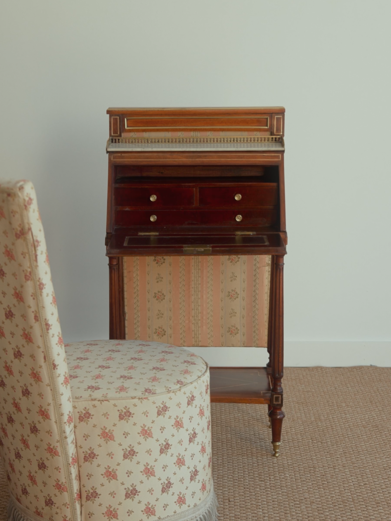 Louis XVI Marble-Top Secrétaire à Abattant