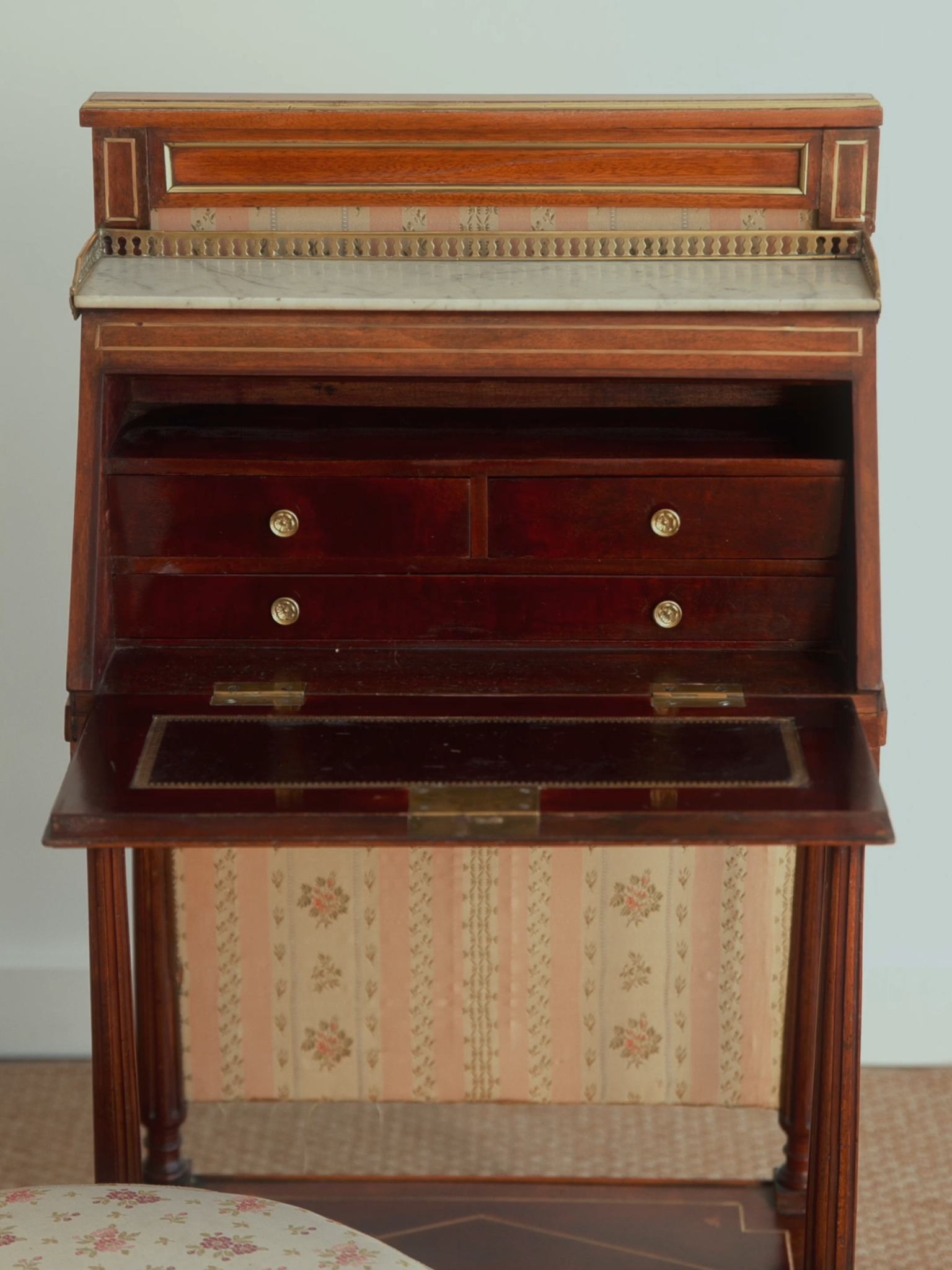 Louis XVI Marble-Top Secrétaire à Abattant