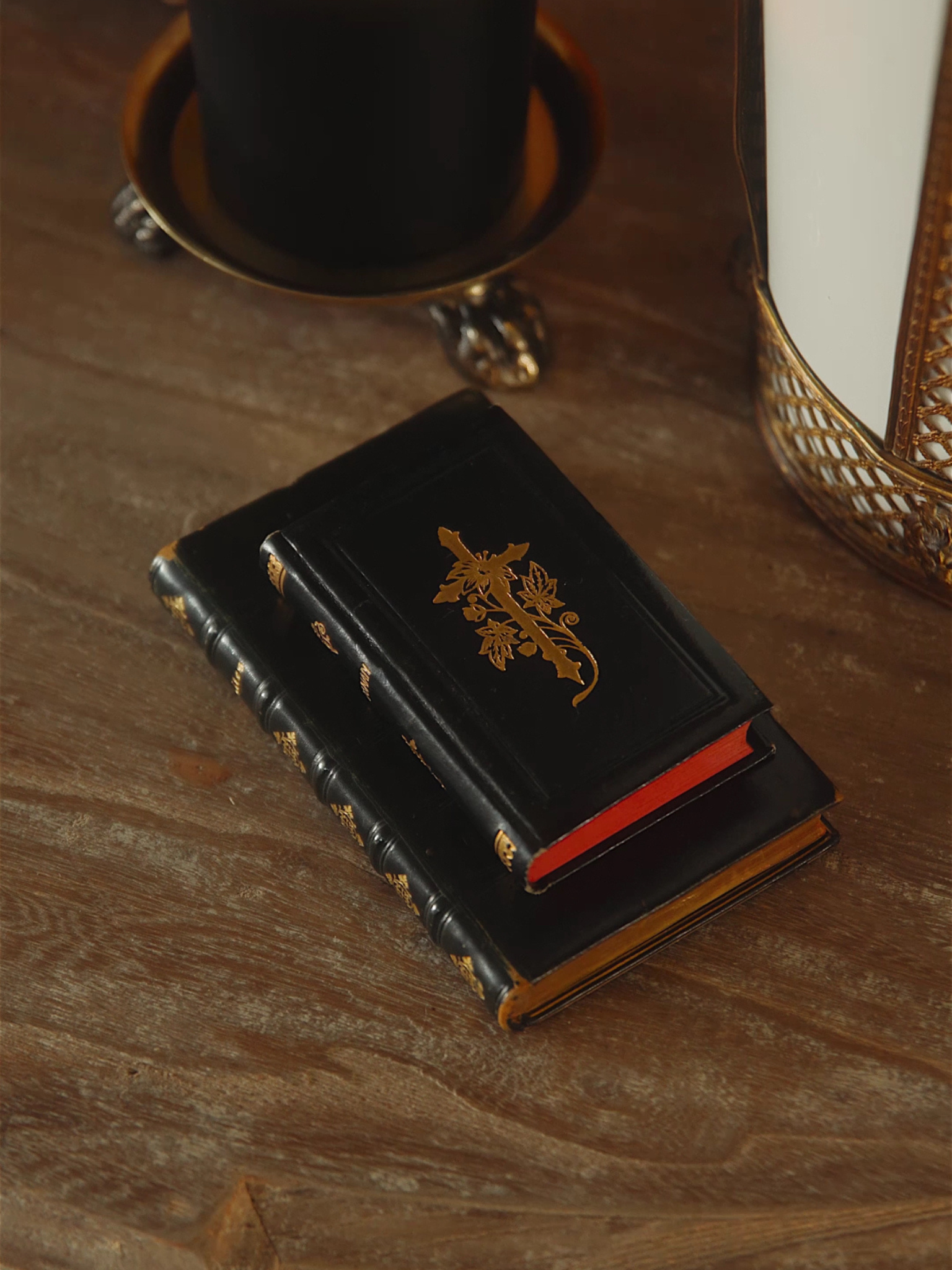 Antique Devotional Book – Leidsman der Jeugdige Zielen