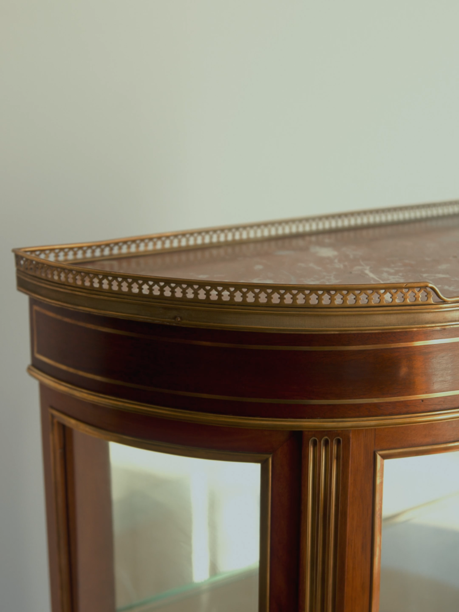 French Louis XVI Curved Vitrine With Rouge Marble Top