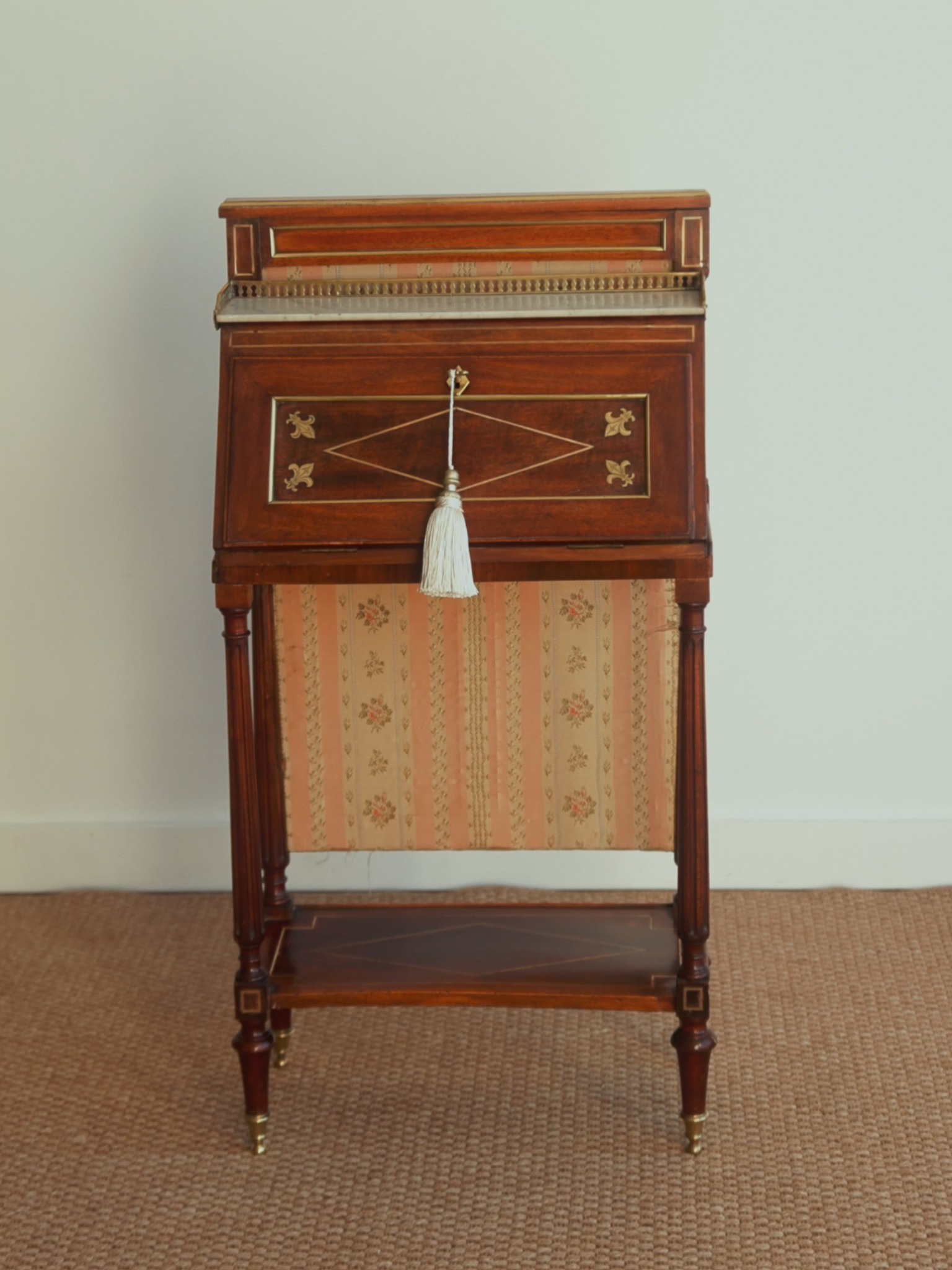 Louis XVI Marble-Top Secrétaire à Abattant