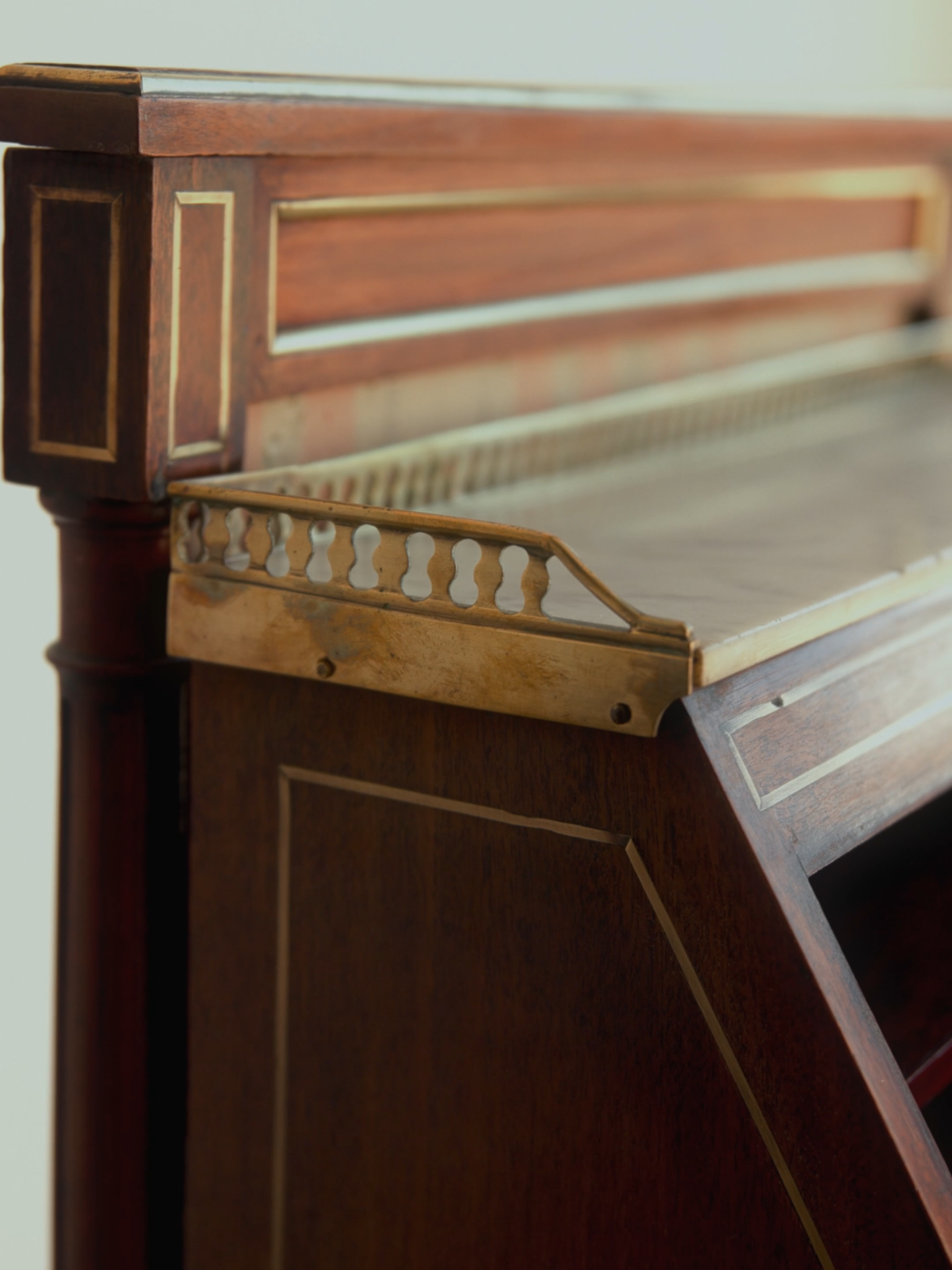 Louis XVI Marble-Top Secrétaire à Abattant