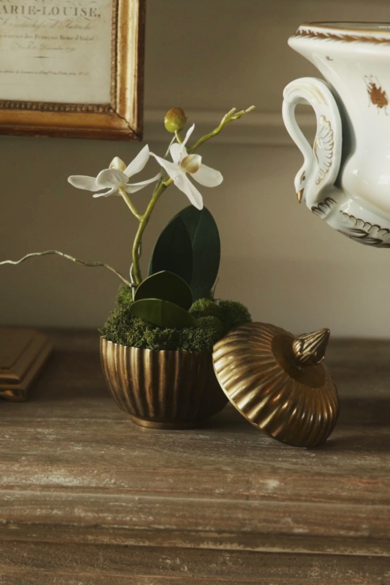 Gilt Ribbed Lidded Decorative Urn Box