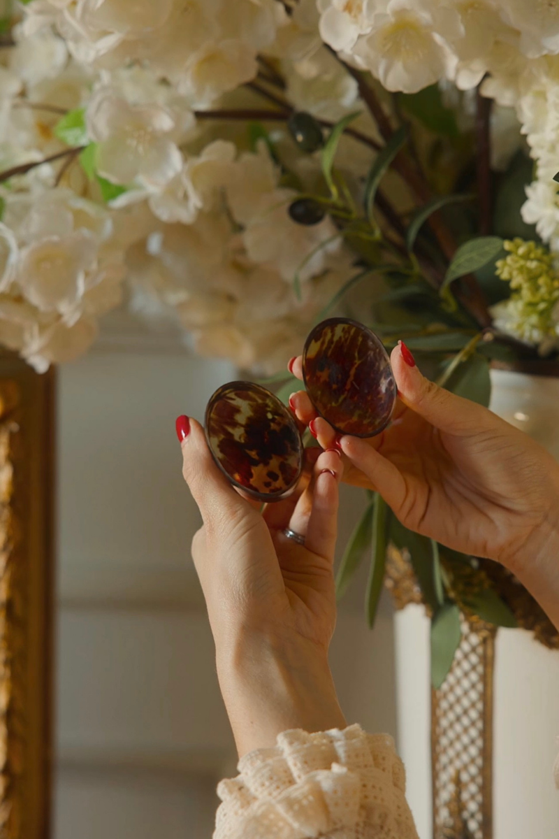 Oval Tortoiseshell Box with Lift-Off Lid